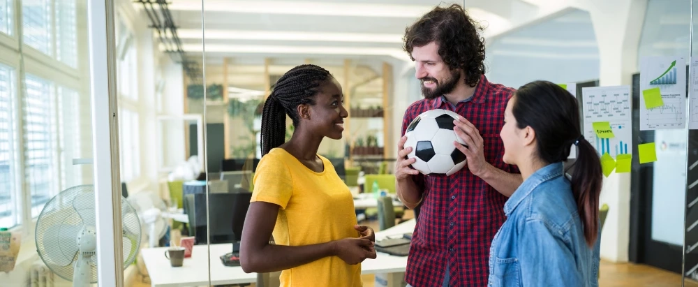 Copa nas empresas: o que a derrota do Brasil ensina sobre liderança, engajamento e alta performance