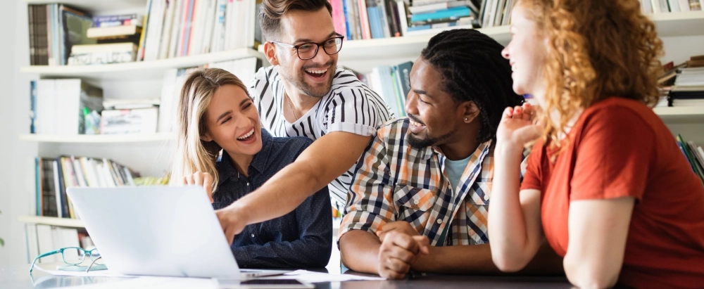 Saiba como aumentar o engajamento on-line das suas equipes com sucesso!